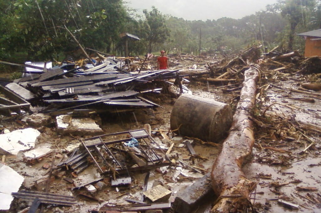 Alertas no celular e radares: o que mudou no Paraná 15 anos após o desastre no Litoral