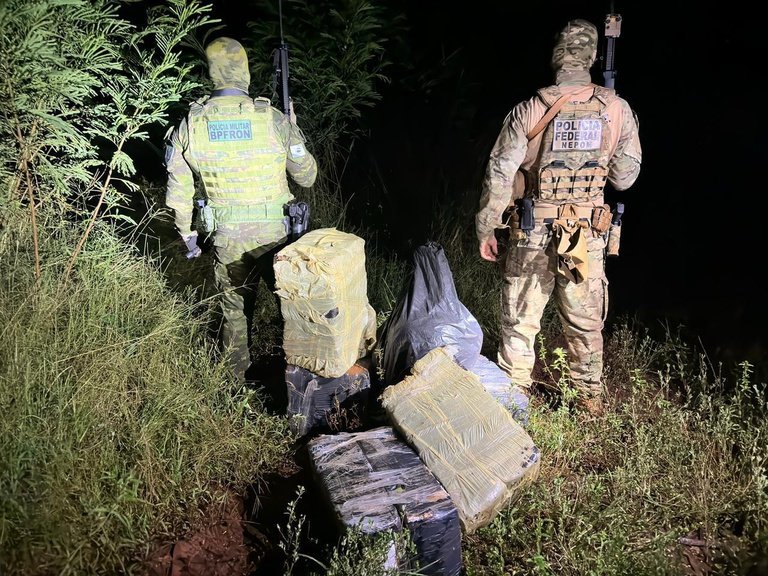 Operação conjunta da PF e PM apreende 185 kg de maconha trazida do Paraguai em Foz do Iguaçu