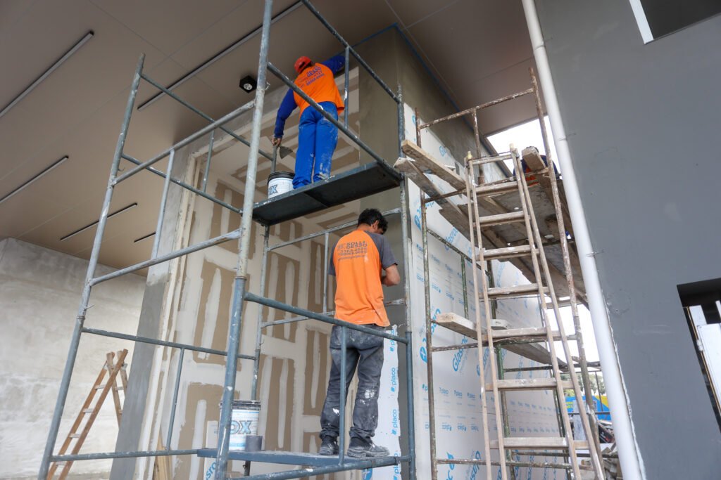 Com mais de 6 mil vagas para linha de produção, Paraná tem 24 mil empregos disponíveis