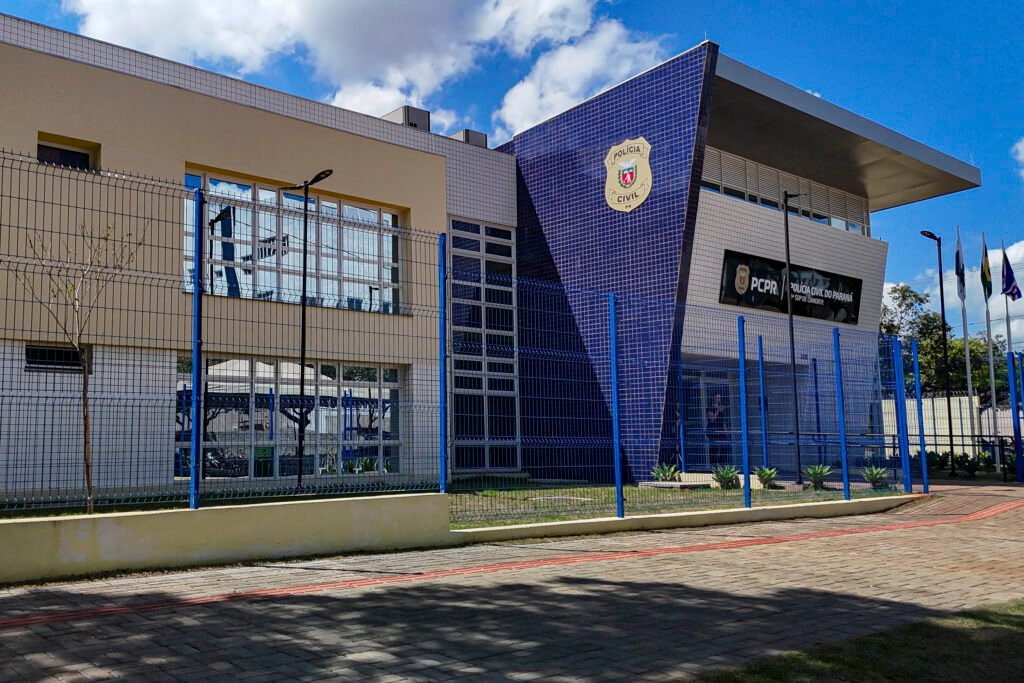 Após recuar da disputa presidencial, Ratinho Junior acelera entregas e foca em legado regional