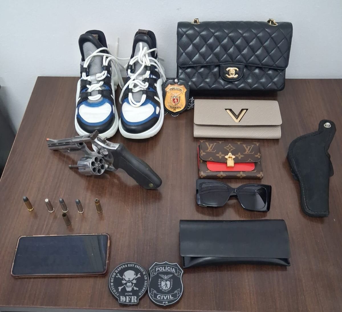 Polícia recupera R$ 105 mil em itens de luxo furtados e prende suspeita em Curitiba
