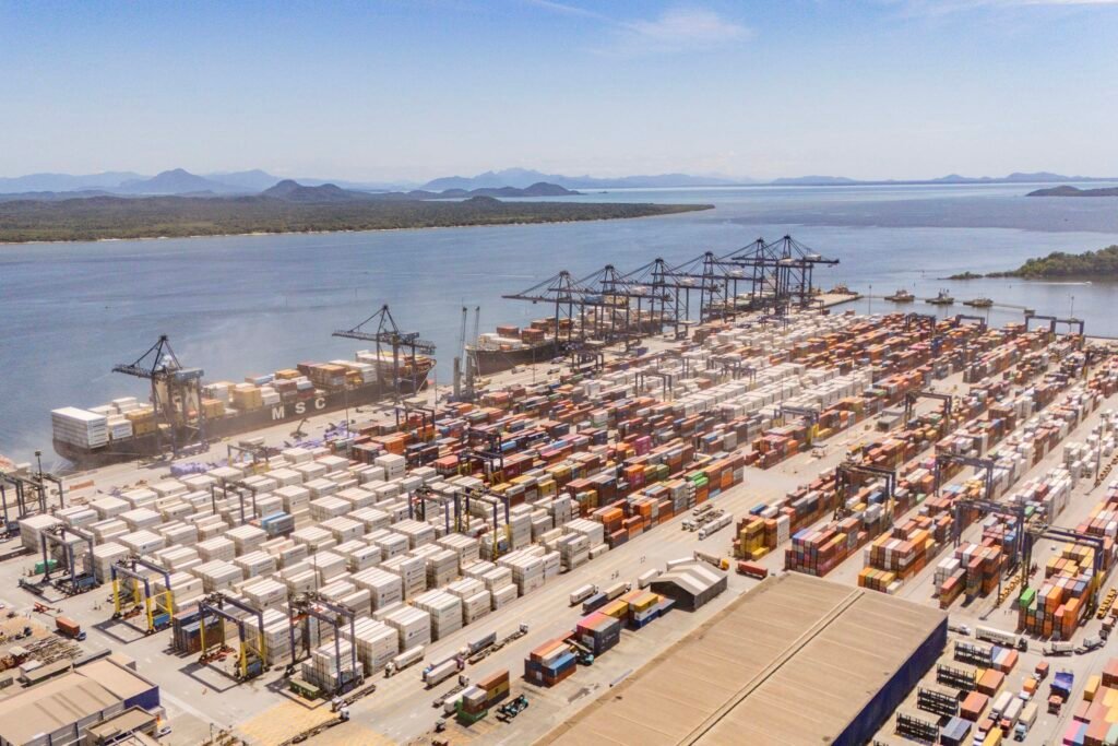 Balança comercial em alta: vendas do Paraná para Polônia, Noruega e Japão disparam até 282%