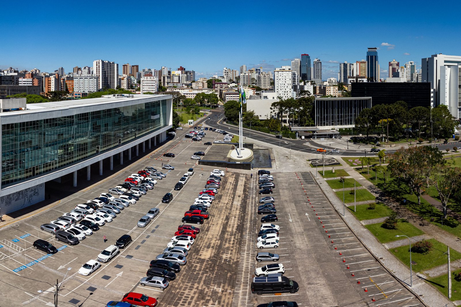 Governo corre na Assembleia para destravar privatização da Celepar após bloqueio do STF
