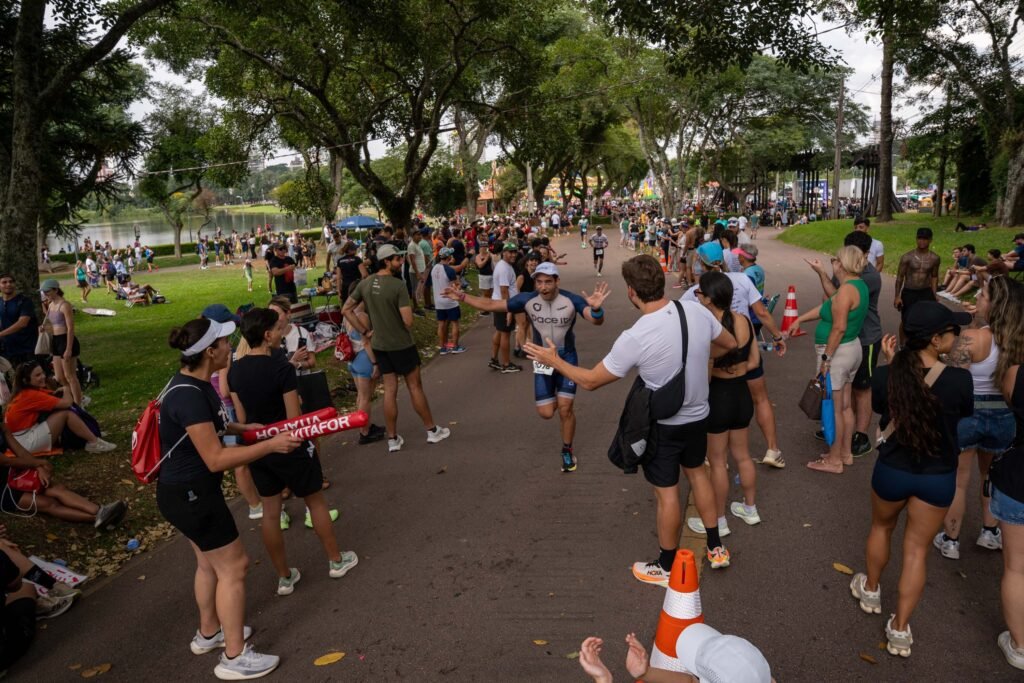 Brasileiros dominam o pódio na estreia do Ironman 70.3 em Curitiba com prata para atleta da casa
