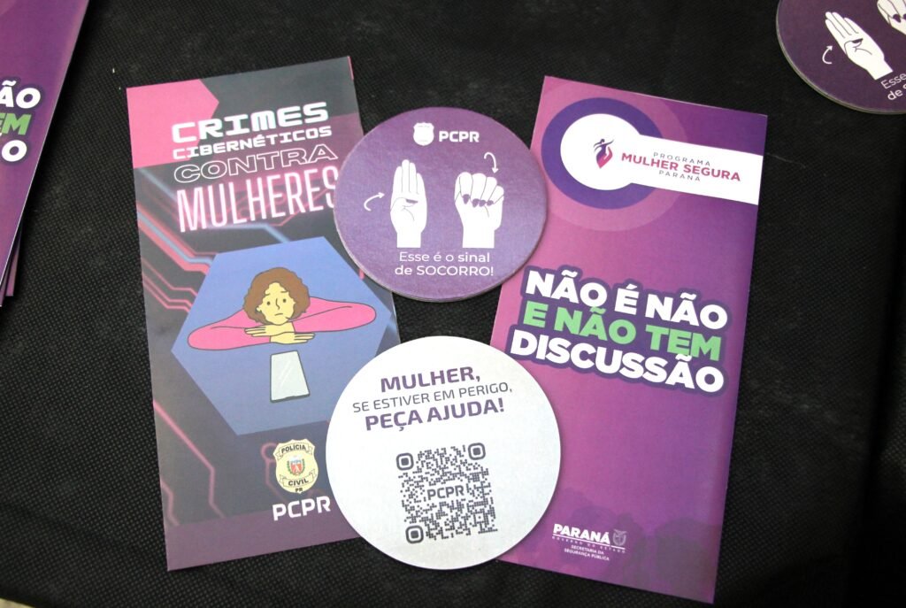 Polícia Militar promove ação de combate à violência contra a mulher em shopping de Curitiba