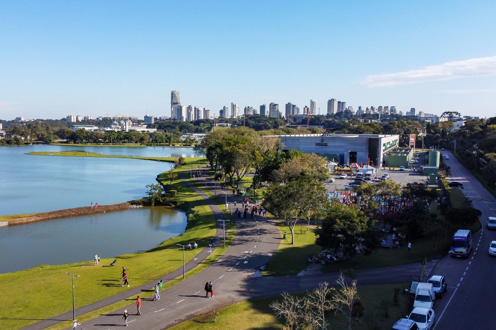 Despedida do verão: fim de semana será de sol e calor em todo o Paraná