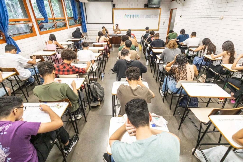 Fraude no Aprova Paraná: operação mira esquema que aprovou alunos de Medicina na UEL, UEM e UEPG