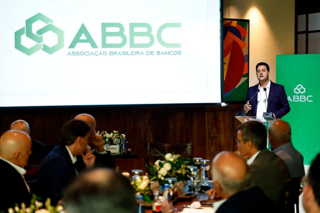 Ratinho Junior apresenta o modelo econômico paranaense para banqueiros em São Paulo