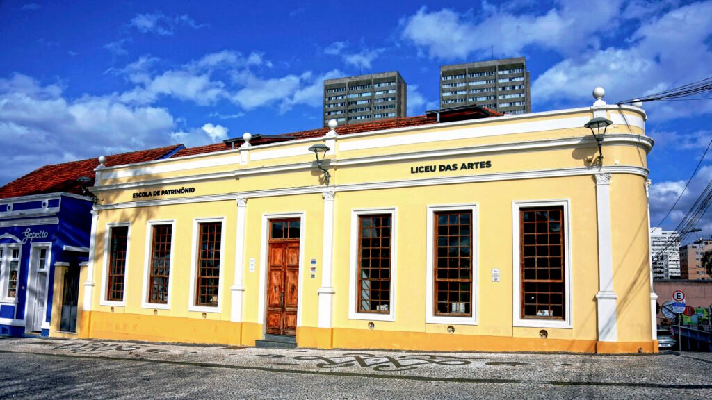 Tem um imóvel no Centro? Curitiba lança atendimento exclusivo sobre isenção de IPTU e retrofit