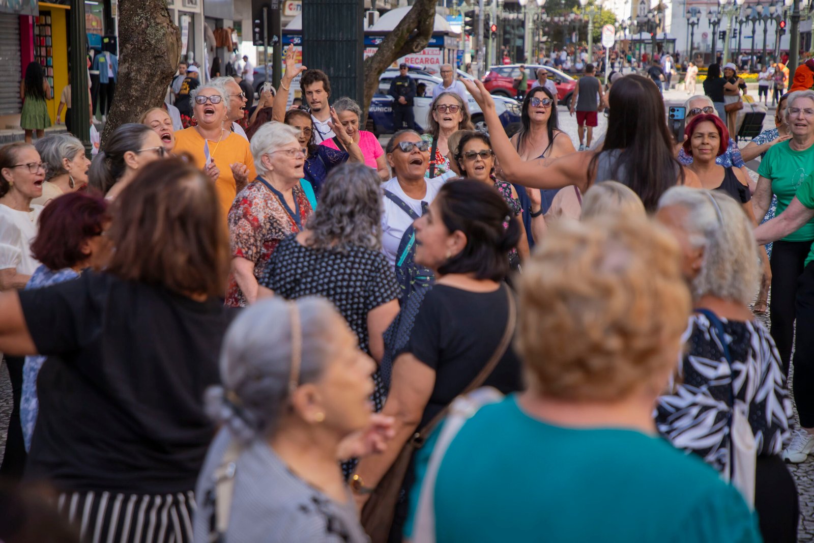Inversão demográfica: Curitiba já registra mais idosos do que crianças, aponta IBGE