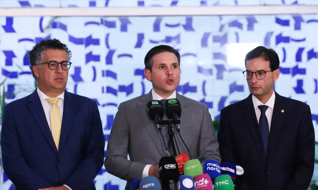 Fim da escala 6x1 avança na Câmara em meio a embate sobre impactos no PIB e na inflação