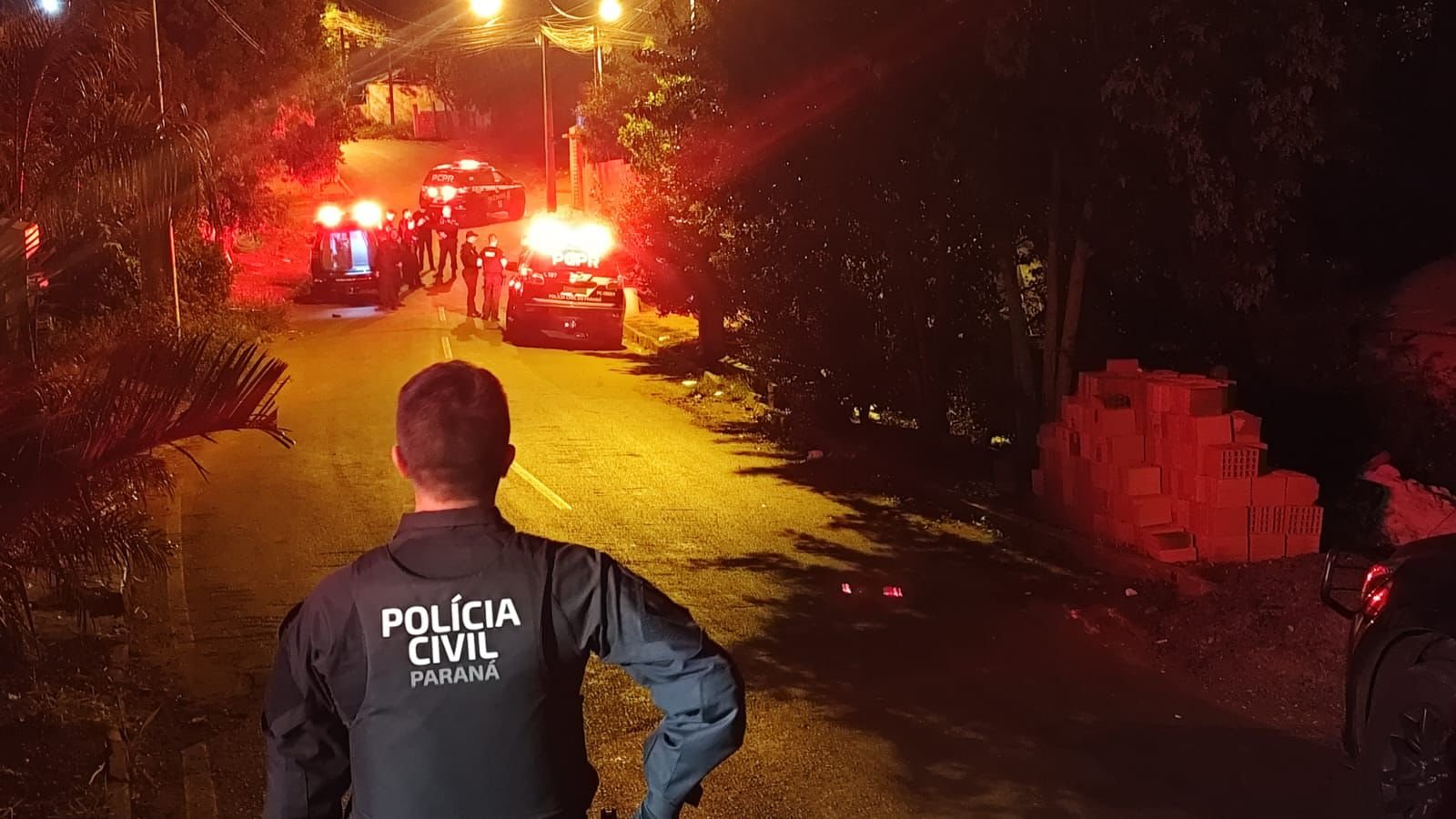 Operação da Polícia Civil prende cinco pessoas no bairro Padre Ulrico, em Francisco Beltrão