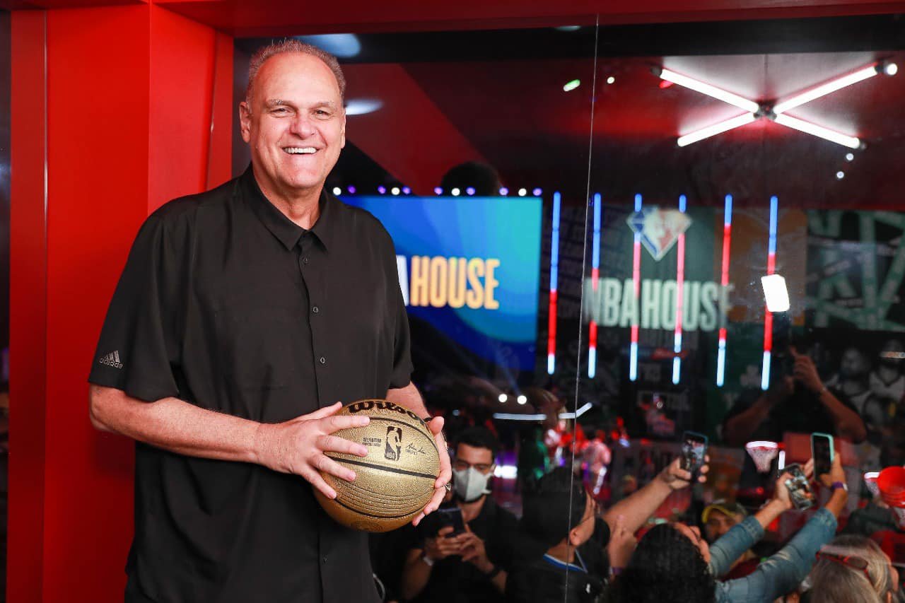 O adeus ao "Mão Santa": Brasil chora a perda e exalta o legado histórico de Oscar Schmidt