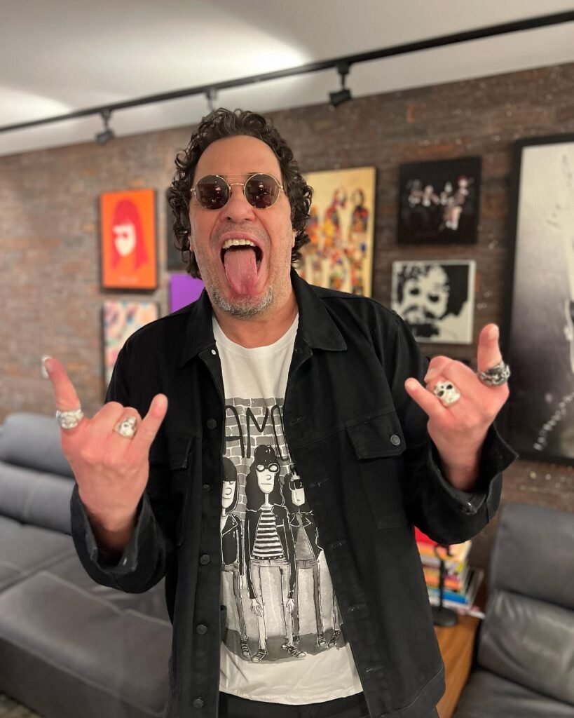 Festival de Curitiba: Casagrande refaz sua trajetória no futebol e na vida em monólogo no Guairão