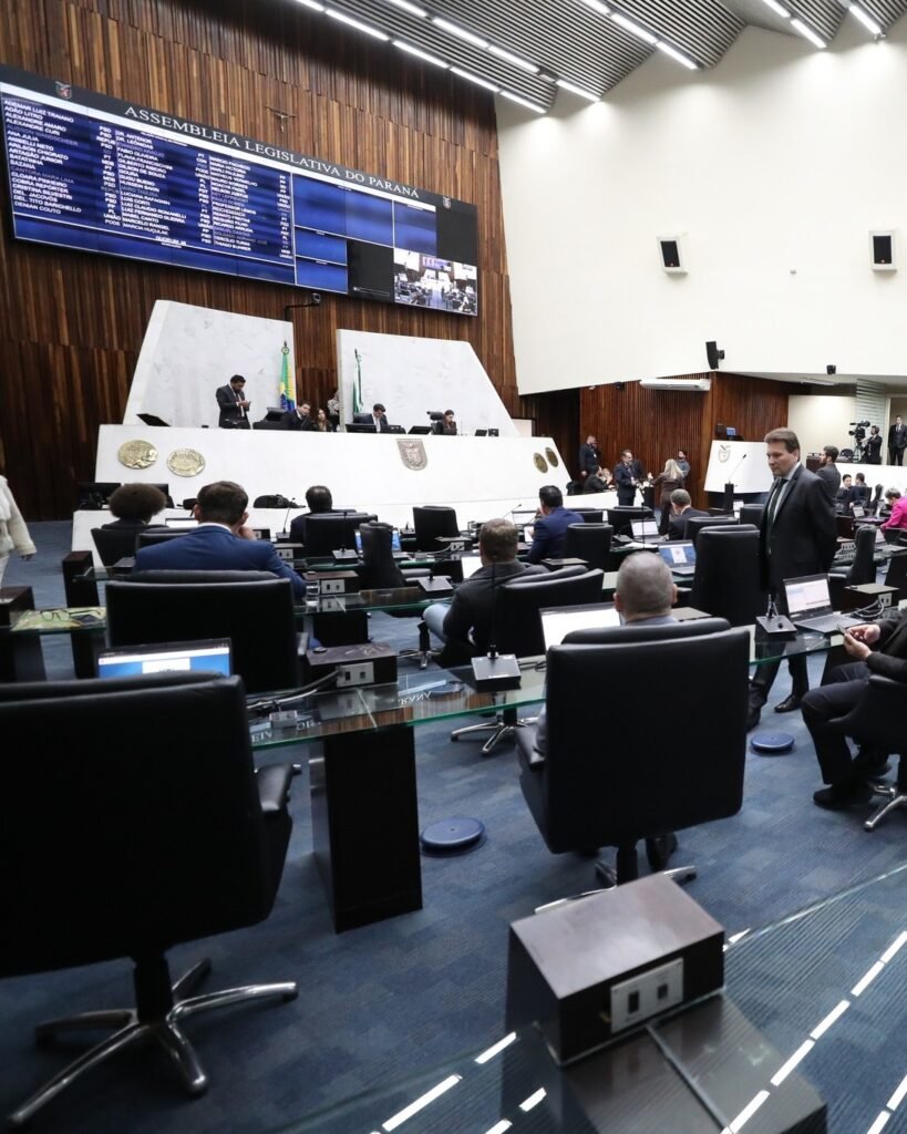 Lançamento de plataforma legislativa e visita do ex-presidente Michel Temer pautam semana na Alep