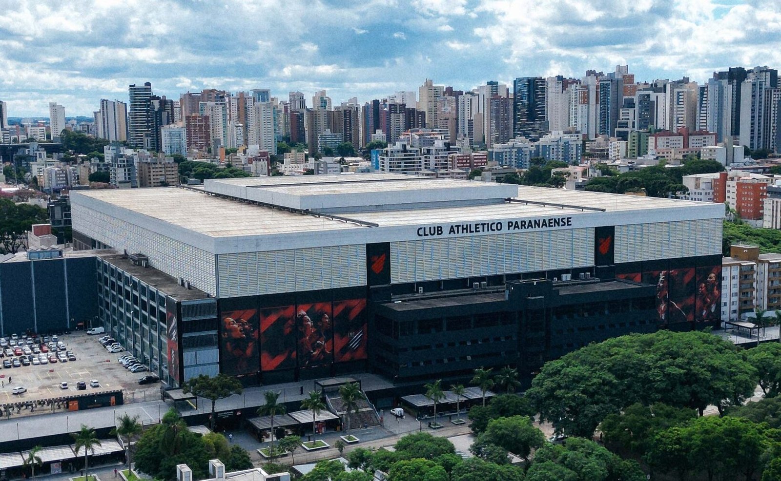 Athletico, River e Flamengo debatem poder econômico e social do futebol em Curitiba