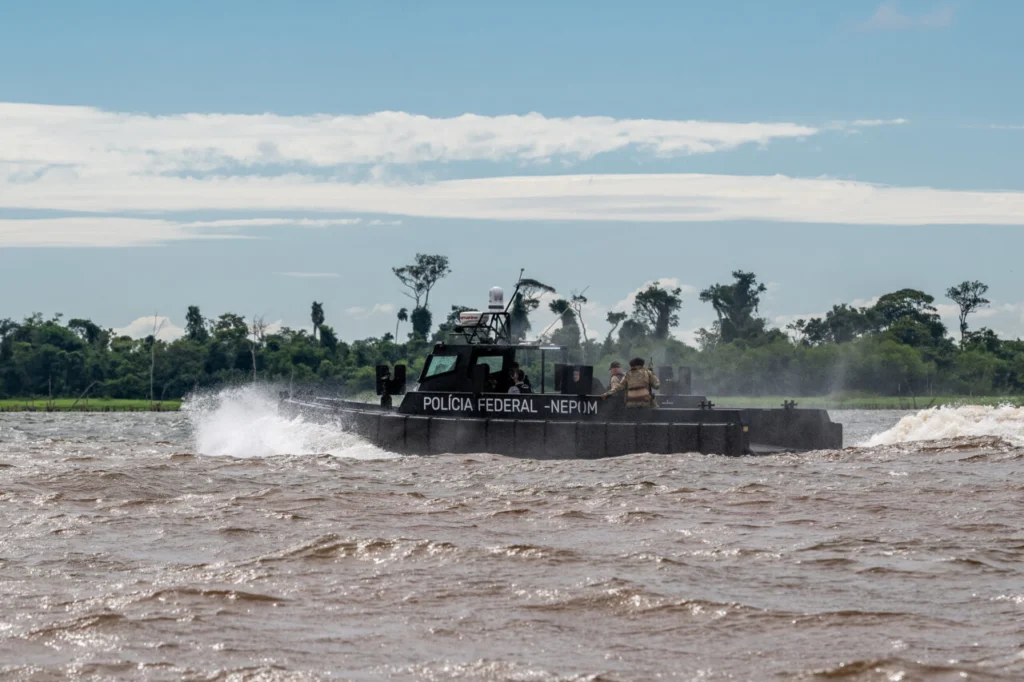 Fronteira blindada: PF recebe lancha de alta tecnologia para caçar o crime organizado no lago de Itaipu