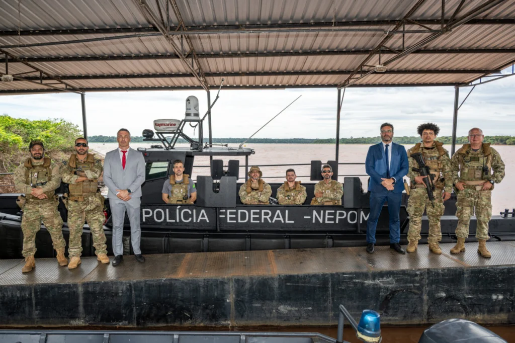 Fronteira blindada: PF recebe lancha de alta tecnologia para caçar o crime organizado no lago de Itaipu
