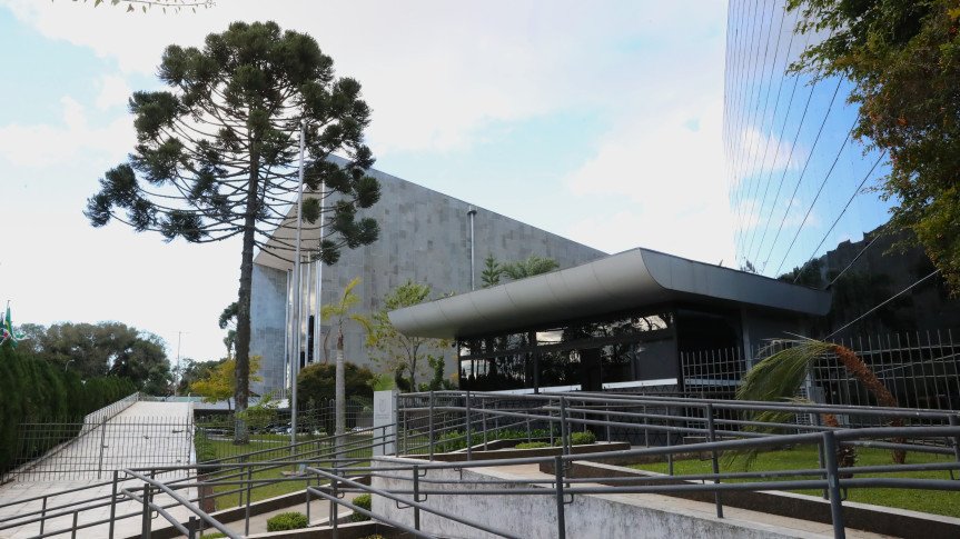 Assembleia Itinerante em Londrina e debates sobre proteção animal marcam a semana do Legislativo Paranaense