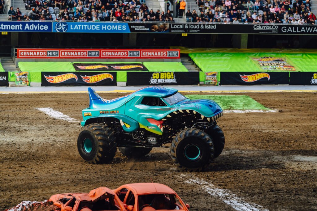 Monster Trucks em Curitiba: Hot Wheels traz caminhões gigantes e motocross para espetáculo inédito