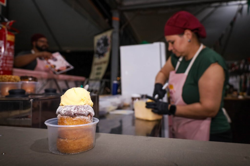 Gastronomia solidária e shows ao vivo: 29ª Festa da Canção agita Maringá até este domingo