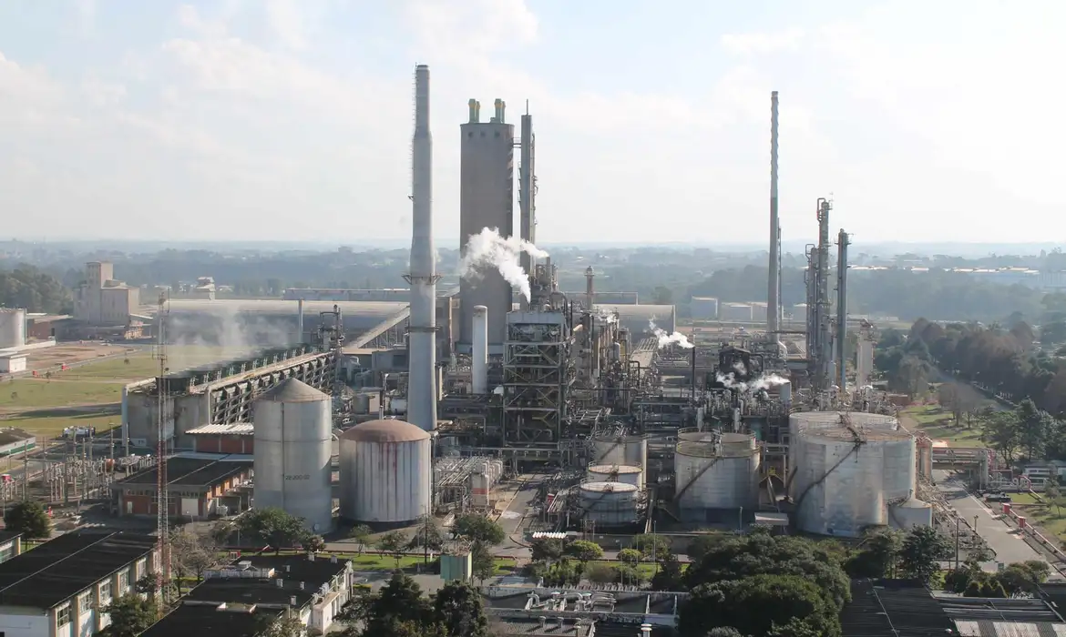 Frente dupla: Petrobras anuncia nova descoberta no pré-sal e retoma fábrica de fertilizantes de US$ 1 bilhão