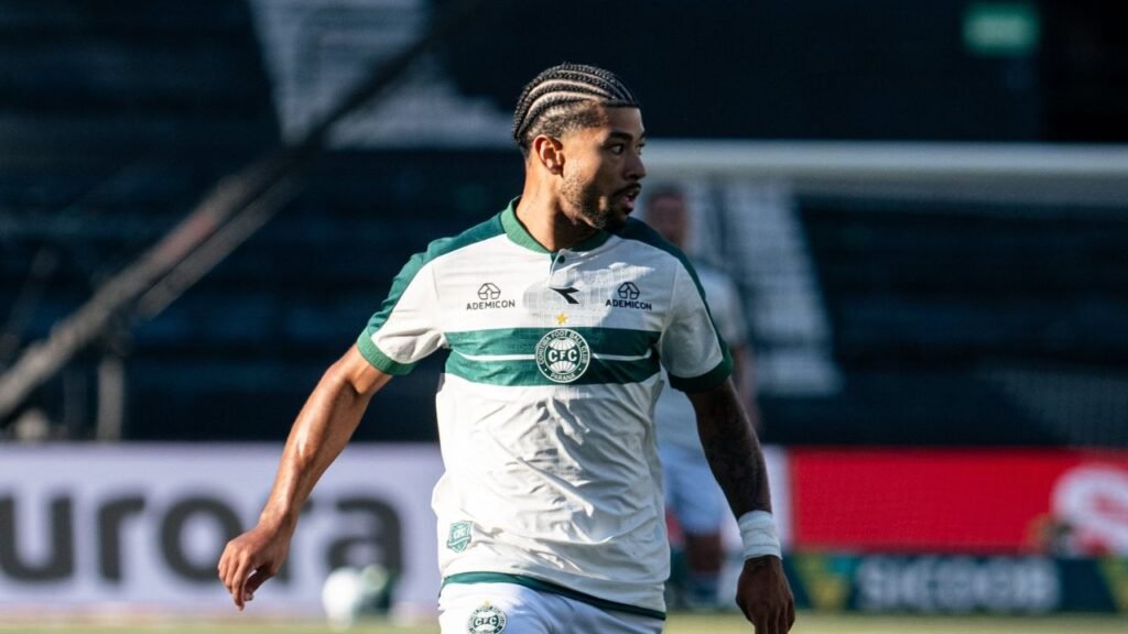 Botafogo e Coritiba fazem jogo eletrizante de 4 gols e empatam pela 11ª rodada do Brasileirão