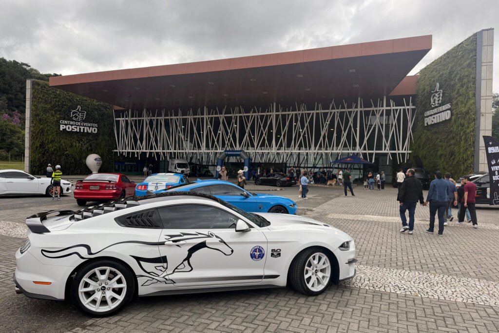 Ronco dos motores: Curitiba reúne mais de 300 clássicos no 25º Mustang Meeting