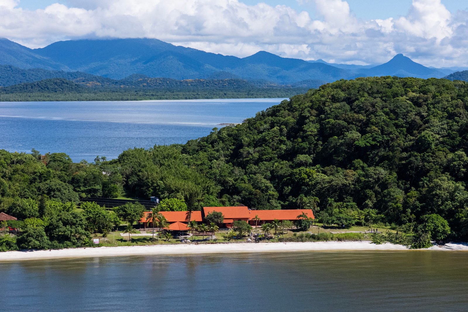Escola do Mar abre as portas na Ilha das Cobras com cursos práticos de turismo e gastronomia sustentável