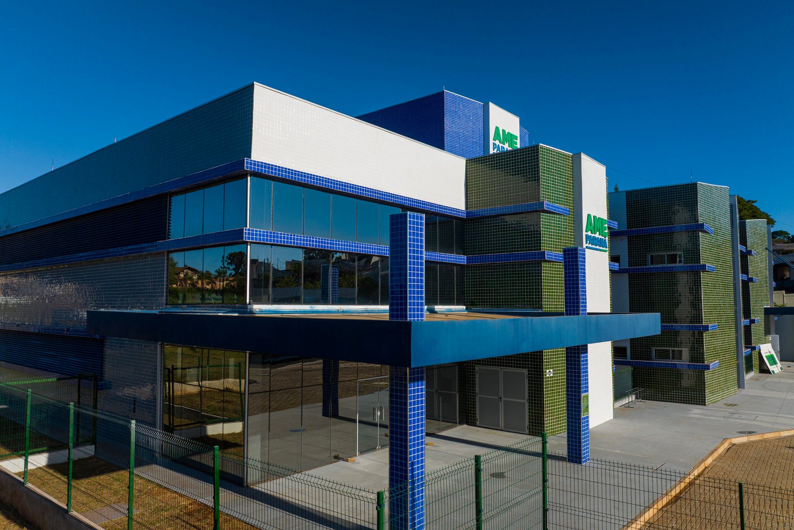 Ratinho Junior em Ivaiporã: cidade ganha novo ambulatório, pavimentação e Casa da Mulher