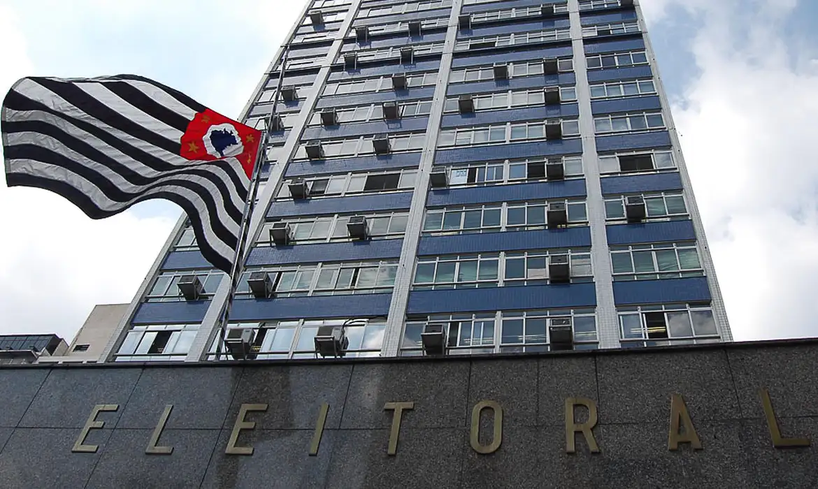 TRE-SP torna Ratinho réu por violência política após ataques à deputada Natália Bonavides