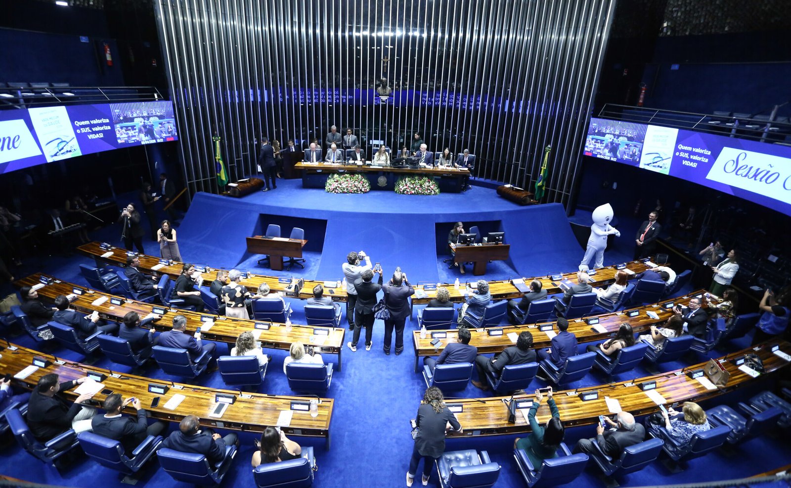 Câmara aprova acesso da ANP a dados fiscais para combater fraudes em combustíveis e regras para transição de governos