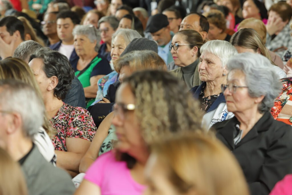 Novo retrato familiar: Paraná tem lares menores, mais mulheres no comando e avanço de 55% na população idosa