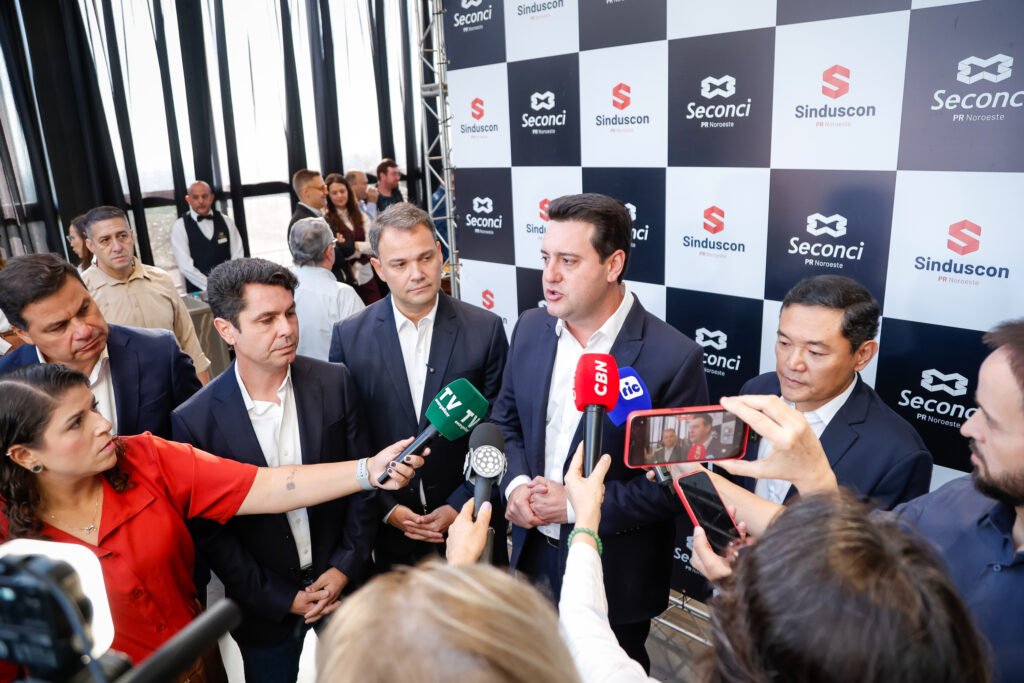 Ratinho Junior em Ivaiporã: cidade ganha novo ambulatório, pavimentação e Casa da Mulher