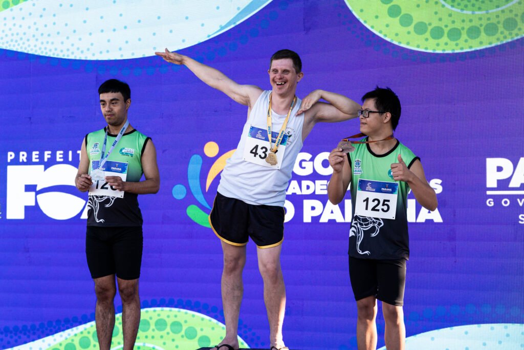 Superação e Ouro: Curitiba domina 2ª etapa dos Jogos Paradesportivos; estudante da rede estadual brilha no badminton