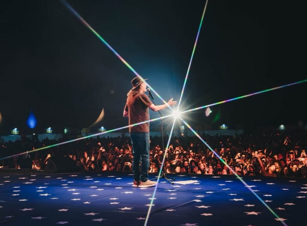 Aos 80 anos e com energia de sobra, Alceu Valença traz a turnê histórica "80 Girassóis" a Curitiba