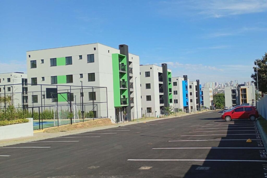 Casa própria: 304 famílias de Ponta Grossa recebem chaves de novos apartamentos