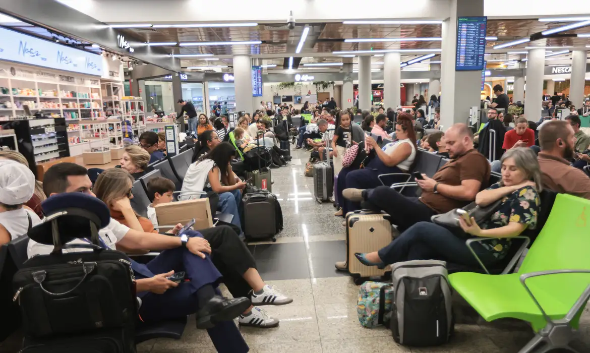 Pane no controle aéreo paralisa aeroportos de São Paulo e Congonhas estende operações até a meia-noite