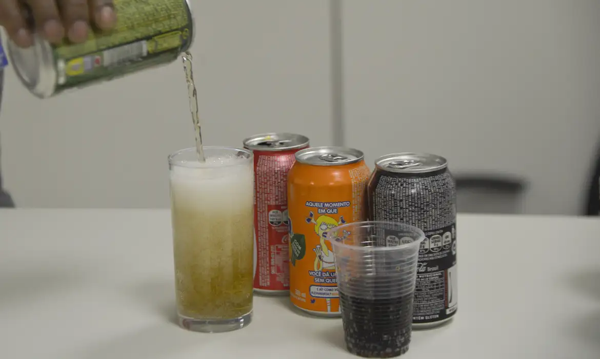 Preço, afeto e sobrecarga materna empurram famílias para o consumo de ultraprocessados, aponta Unicef