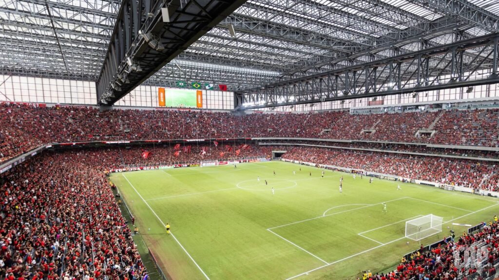 Furacão avassalador: com brilho de Viveros, Athletico vira sobre o Vitória nos acréscimos na Ligga Arena