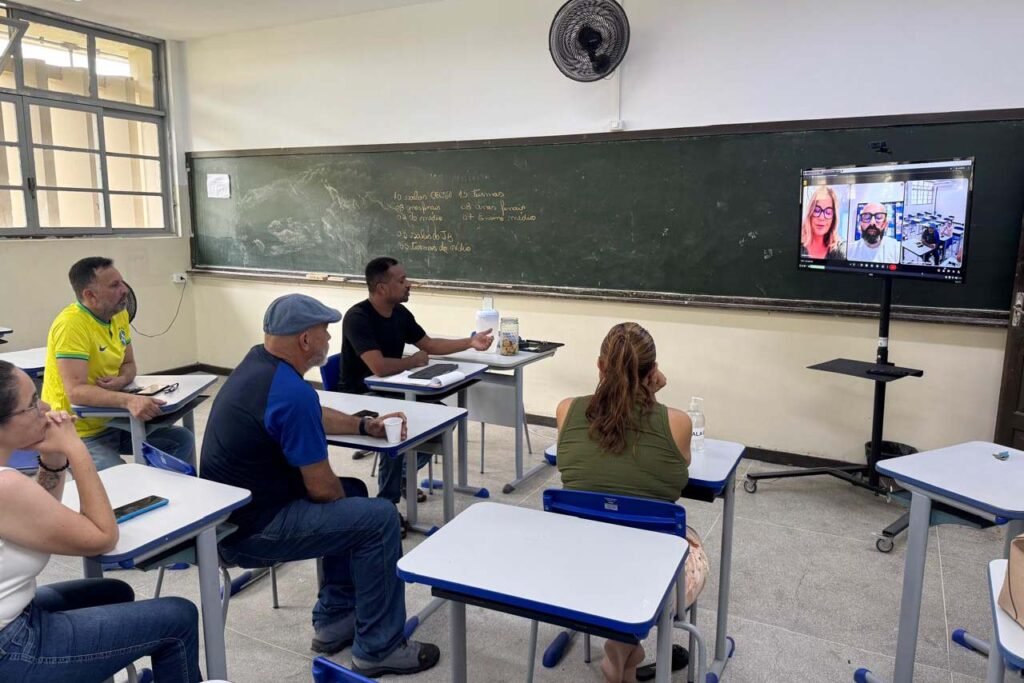 Após incêndio em escola histórica de Paranaguá, força-tarefa planeja realocação de 1.600 alunos e restauro
