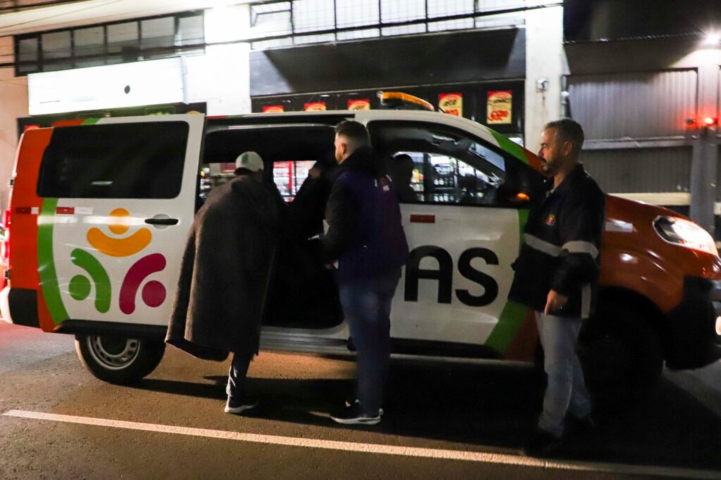 Curitiba intensifica resgate de pessoas em situação de rua com alerta de frio de 4ºC