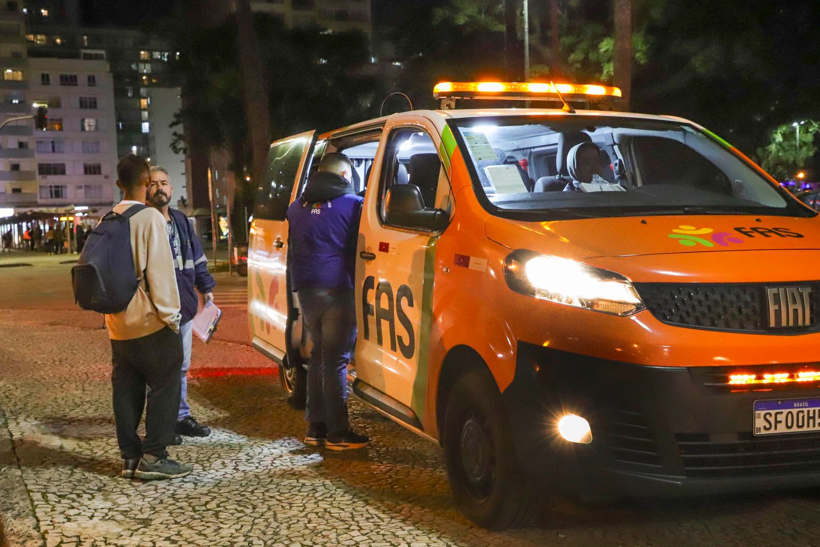 Curitiba intensifica resgate de pessoas em situação de rua com alerta de frio de 4ºC