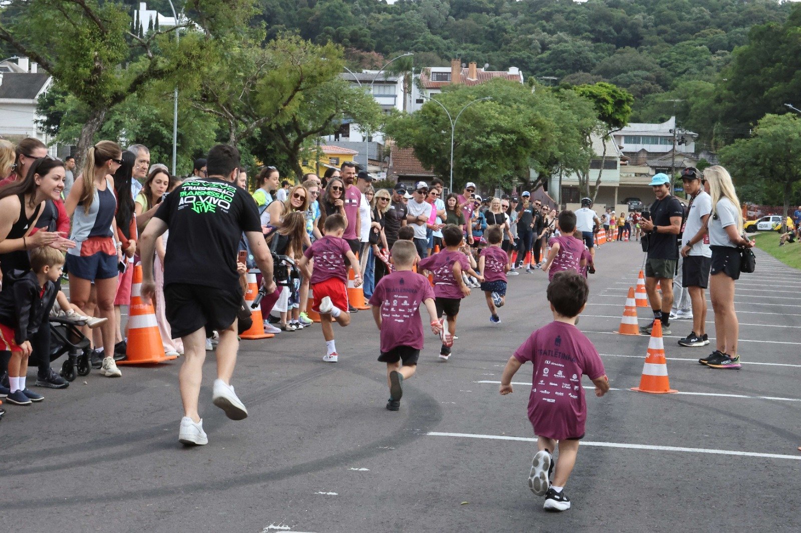 Ironkids em Curitiba: crianças da rede pública participam de corrida gratuita no Cajuru