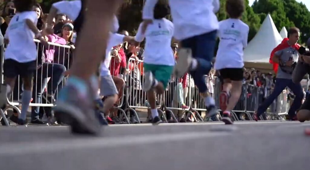 Ironkids em Curitiba: crianças da rede pública participam de corrida gratuita no Cajuru