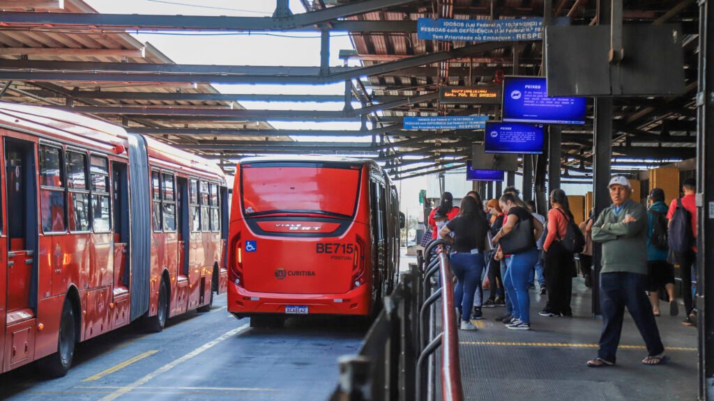 Câmara aprova o "SUS do Transporte": entenda o que muda na sua tarifa
