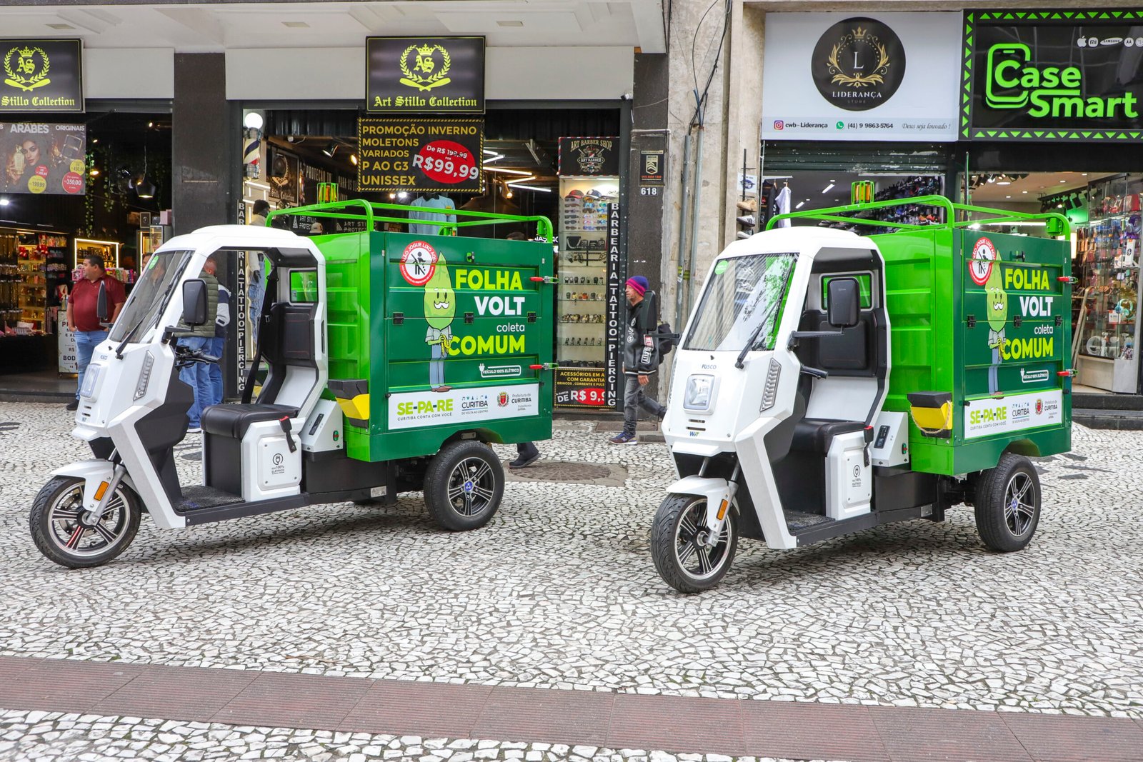 Limpeza do centro de Curitiba ganha agilidade e menos barulho com nova frota de tuk-tuks elétricos