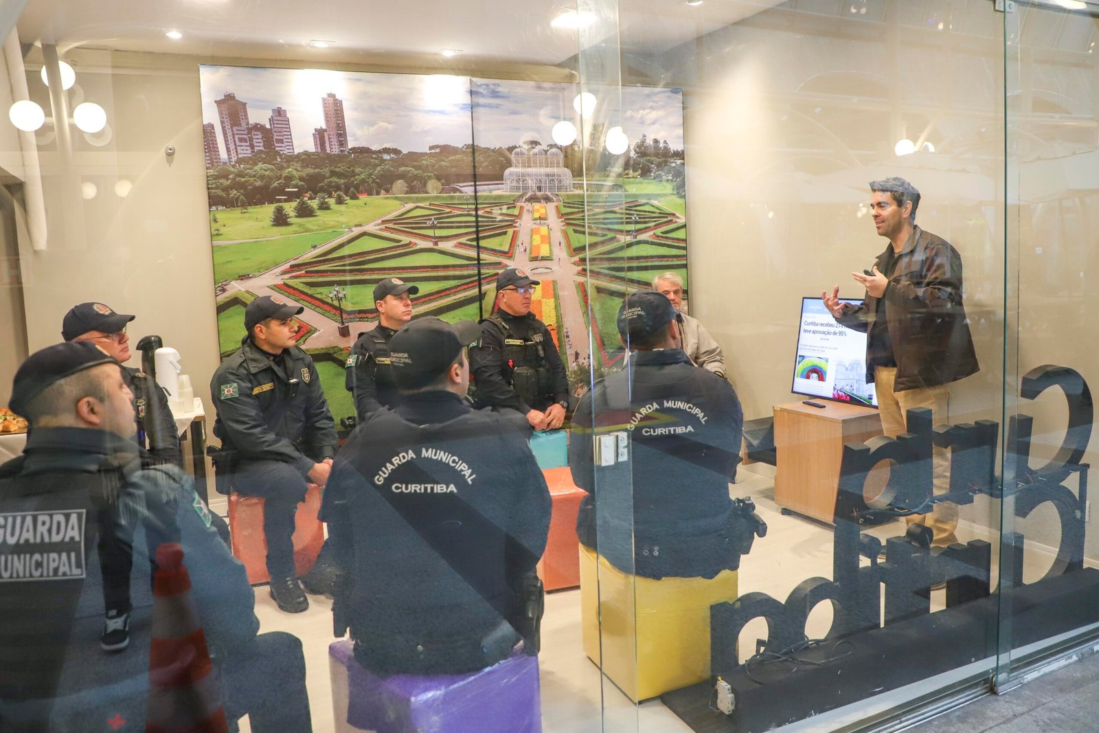 Nova patrulha da Guarda Municipal promete reforçar a segurança e o suporte aos turistas em Curitiba