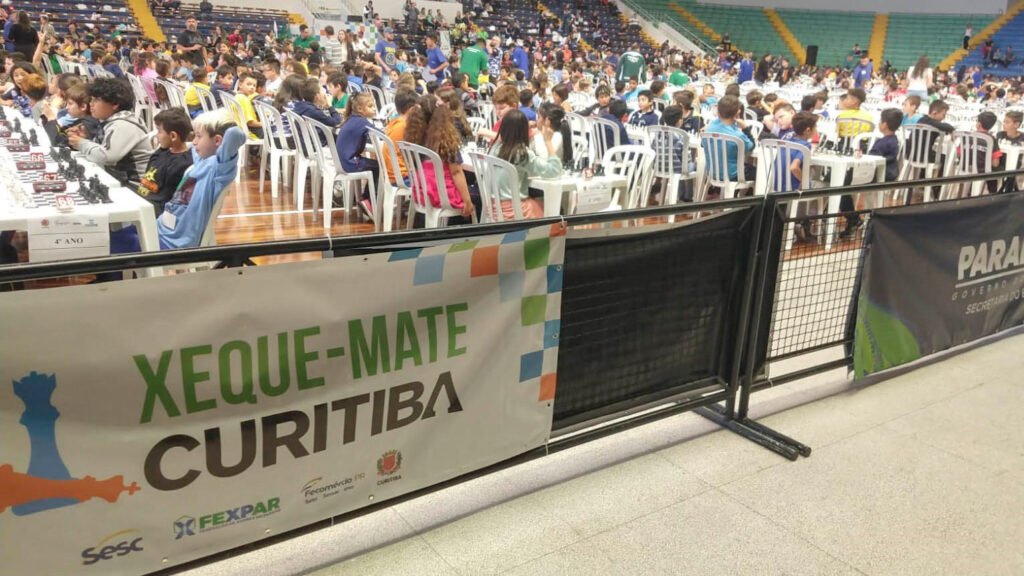 Fim de semana em Curitiba: Piscinas aquecidas, xadrez e recreação nos parques garantem o lazer da família