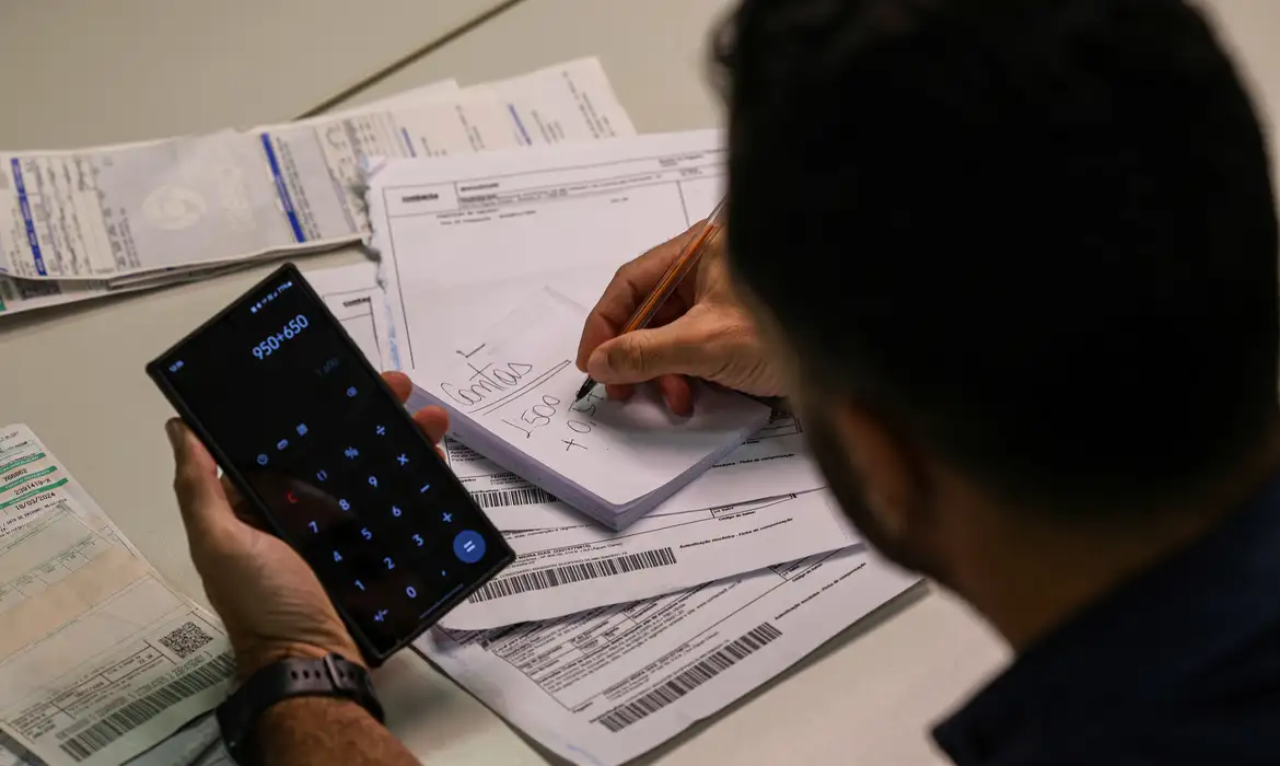Simulador do Governo mostra quanto você pode economizar no Novo Desenrola Brasil
